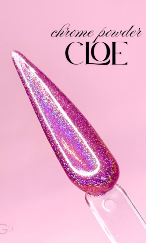 Muestra del producto CLOE Chrome Powder de Ayala Glitter con acabado cromado holográfico en color rosa-violeta sobre fondo rosa.